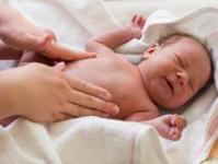 Коли починаються і коли проходять кольки у новонароджених?