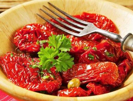 ÎN'ялені помідори: із чим їдять, куди їх можна додати?